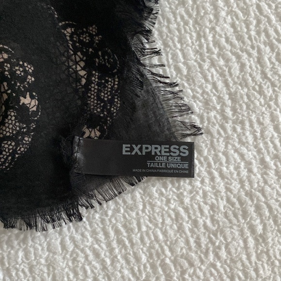 Skull Scarf - Picture 5 of 6